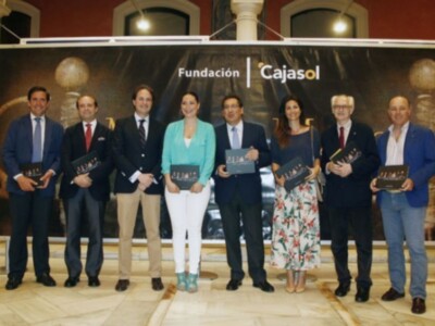 Presentado el libro de los 'Mano a mano de Cajasol'