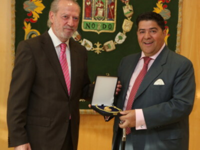 El cantante de sevillanas José Manuel Rodríguez "el Mani"medalla oro provincia de Sevilla 