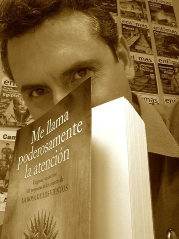 Lorenzo Fernández Bueno presenta en Sevilla su libro "Me llama poderosamente la atención".