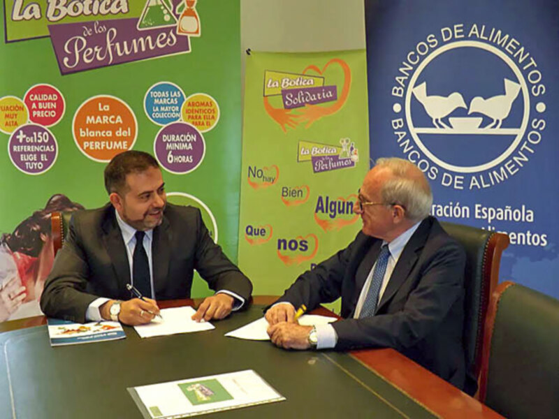 La Botica de los Perfumes finaliza la campaña solidaria Tu sello ayuda a vivir reuniendo 3.275 kilos de alimentos