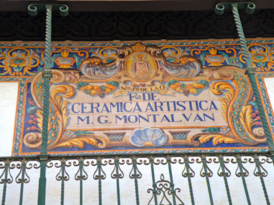 Sevilla. Callejeando por Triana con el VI encuentro de los colaboradores y simpatizantes de los Retablos  Cerámicos y de la Cerámica Niculoso Pisano.