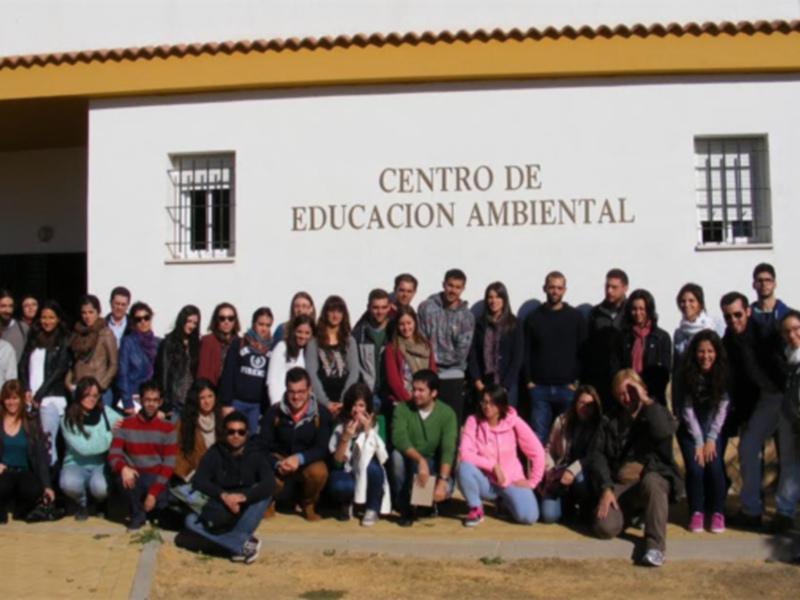 La comunidad universitaria conoce el trabajo de gestión de residuos de la Mancomunidad de la Vega	