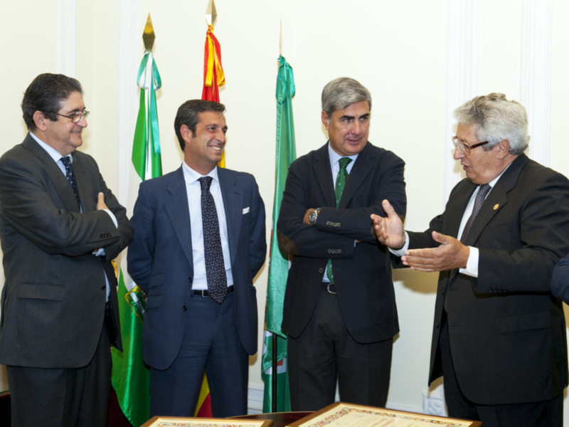 Los Agentes Comerciales nombran a dos Letrados Colegiados de Honor