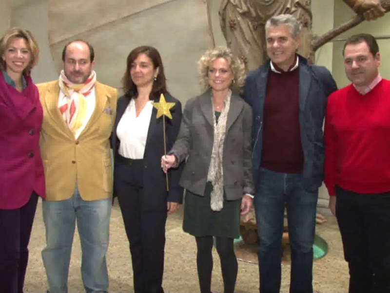 ESTRELLAS A TRES BANDAS Las fundaciones Pequeño Deseo y Cajasol presentan su gran gala benéfica ES NAVIDAD...