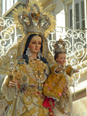 Málaga. La virgen de los Remedio, procesionó el primer domingo de Adviento en Rosario de campanillero en Málaga.