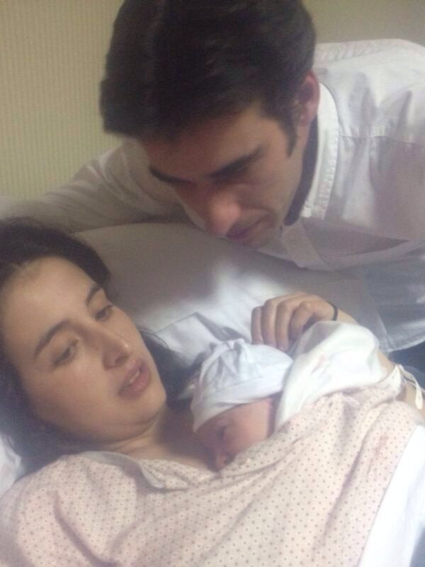 Ha nacido en la clinica Infanta Luisa de Triana  Reyes Garcia Gallardo, primera hija de la farmaceutica Maria Jesus Gallardo Navarro y el profesor Alfonso Garcia Almagro