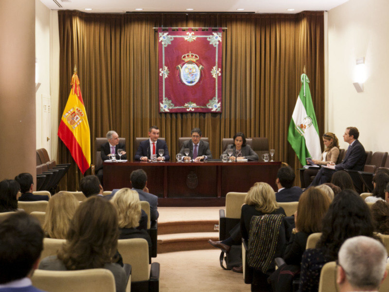 Constituido el nuevo Foro de Derecho Autonómico con una Jornada sobre la contratación pública en Andalucía