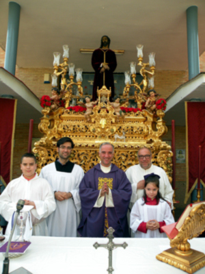 Sevilla.  Nueva túnica para el antiguo cautivo  del Dulce Nombre, para su procesión.