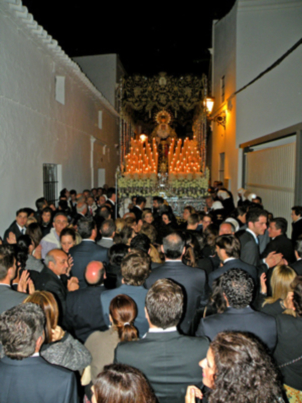 Sevilla. Provincia.Sobriedad y elegancia del Viernes Santo de Alcalá del Río