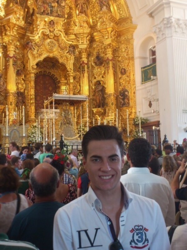 El Romántico de la Rumba ante la Blanca Paloma