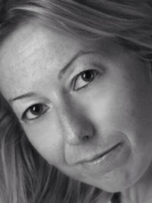 La escritora Maria Ángeles Ibernón publica "69 huellas eróticas"