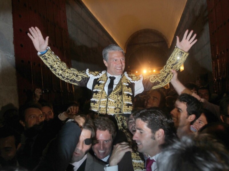 Espartaco vuelve para marcharse triunfal como torero de Sevilla