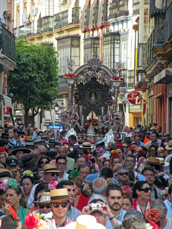 Sevilla.Desde la Iglesia del Divino Salvador, partió la Hermandad del Rocío de Sevilla, hacia la aldea almonteña