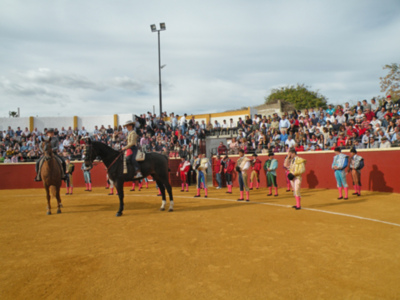 Provincia de Sevilla.Vuelve los toros a esta plaza sevillana de Alcalá del Río que data de 1950.