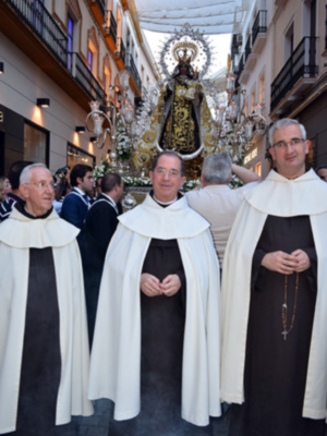 Sevilla.La Virgen del Carmen y Santa Teresa de Jesús procesionaron por el V Centenario de la Santa de Ávila.