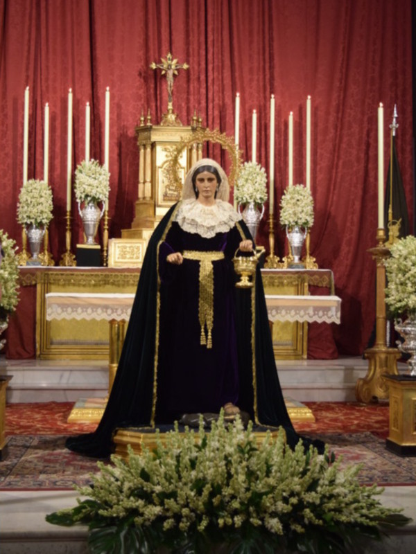 Sevilla. Besamanos  de Santa Marta en la Parroquia sevillana de San Andres