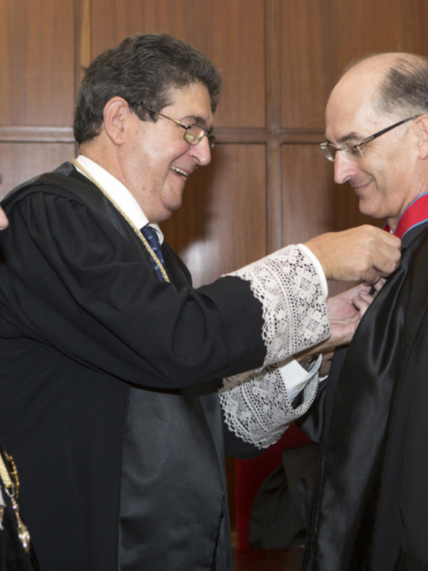 Cruz de San Raimundo de Peñafort  al letrado Javier Aguilar Cazorla.-