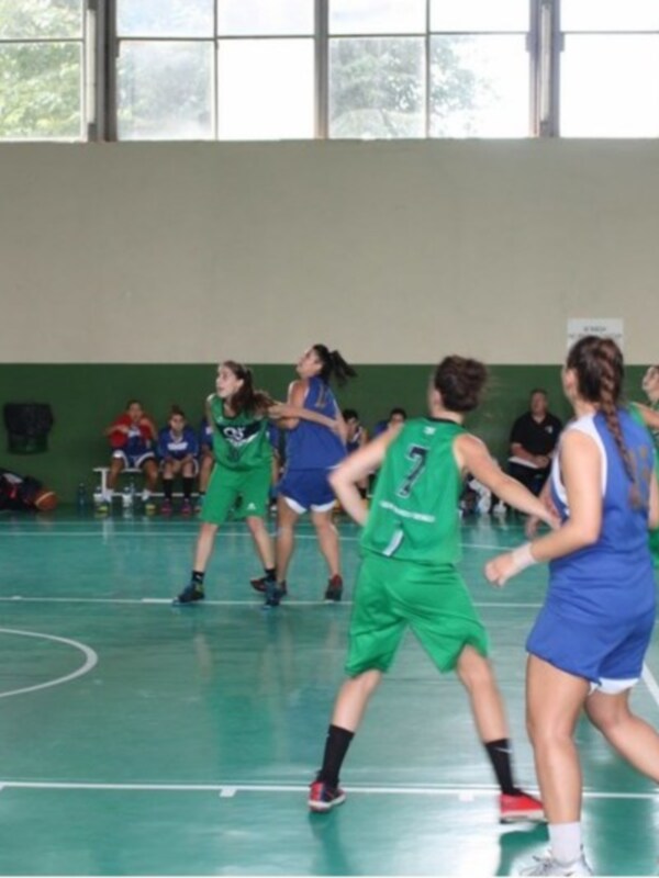 Cara y cruz en el estreno como local del Club Náutico en Primera Nacional de baloncesto