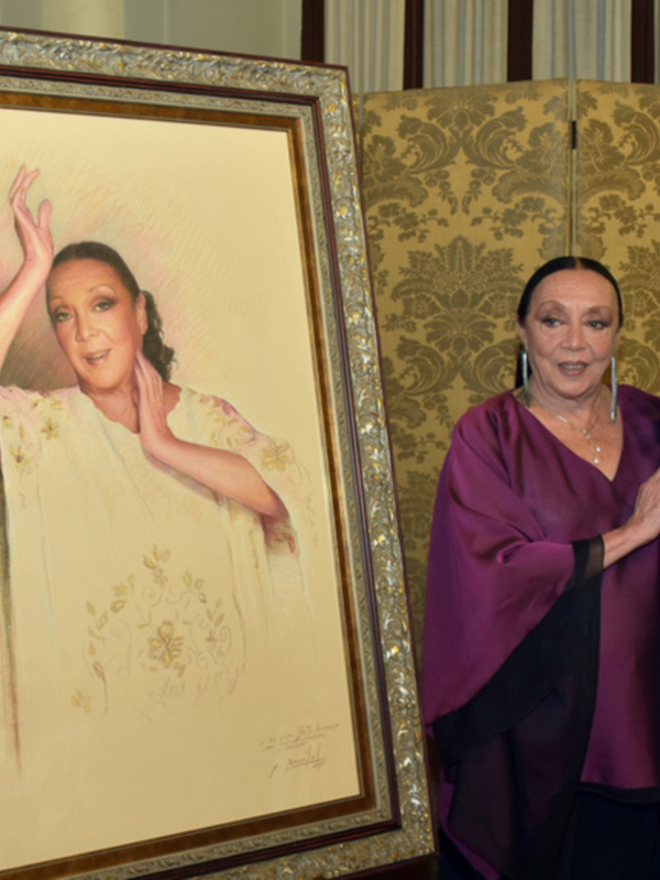 EL PINTOR ANTONIO MONTIEL REALIZA EL CARTEL DE LA DESPEDIDA DE LOS ESCENARIOS DE BETTY MISSIEGO