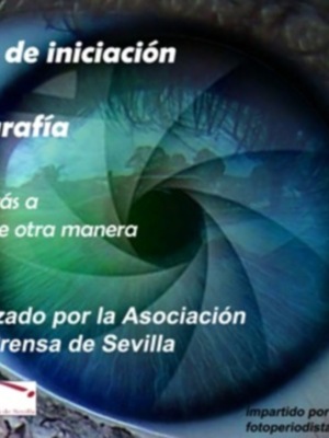 Curso de treinta horas lectivas, dividido en 15 clases de dos horas de formación teórico-práctica sobre los conceptos generales de la fotografía y el manejo de la cámara