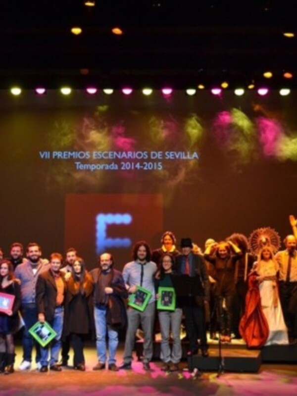 Paz de Alarcón recibe su reconocimiento como actriz en los Premios Escenarios de Sevilla