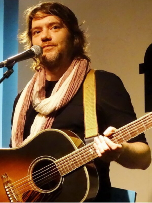 Luis Ramiro presenta en FNAC Sevilla su disco "Magia" y en Madrid en la Joy el 20 de Febrero