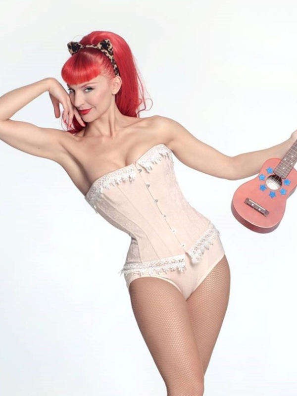 El cabaret vuelve a La Fundición de mano de Roma Calderón y The Lovers, Nu Cabaret en estado puro cuajado de humor, música en directo y picaresca canalla.