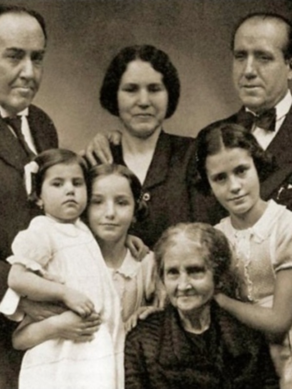 Honra y memoria de D. Antonio Machado con motivo del septuagésimo séptimo aniversario de su fallecimiento en el exilio.