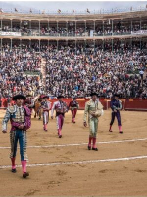 Ponce consigue un trofeo y David Mora da una vuelta al ruedo