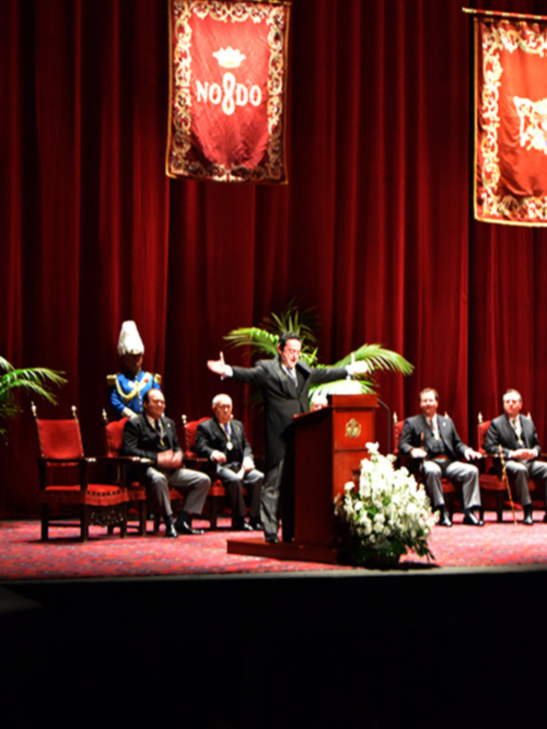 El pregonero de la Semana Santa de Sevilla 2016 fue un pregón clásico y de declamación encendida con sus versos.