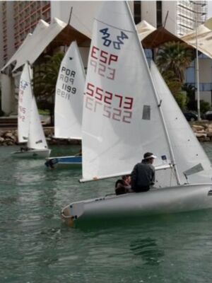 La flota sevillana, en los Campeonatos de España de 420 y Optimist