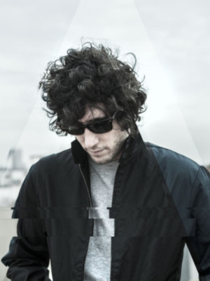 El artista, músico, cantante, compositor, productor y Dj manchego AMATRIA continua presentando su tercer álbum Amatria