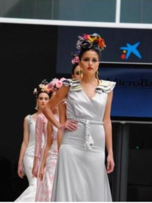 CaixaBank se viste de Feria de la mano de Sevilla de Moda