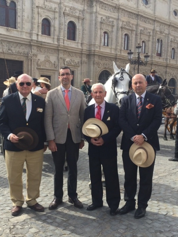  SEVILLA SE VUELCA CON LOS ENGANCHES
