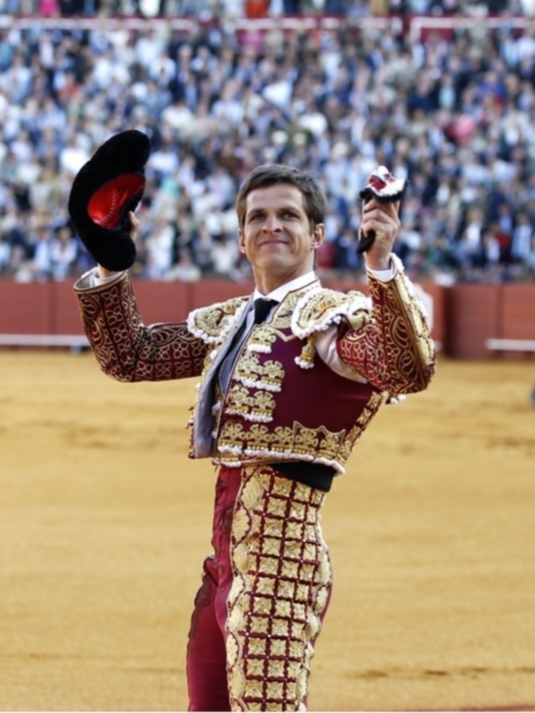 El Juli corta una oreja en una tarde de mucha intensidad