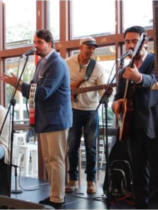 EL MERCADO LONJA DEL BARRANCO ACOGIÓ HOY LA PRESENTACIÓN DEL NUEVO DISCO DEL GRUPO SEVILLANO RAJEO