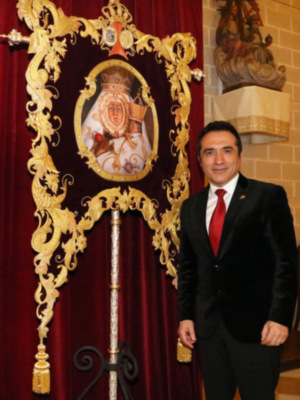 EL PINTOR ANTONIO MONTIEL PLASMA A LA VIRGEN DE LA CABEZA