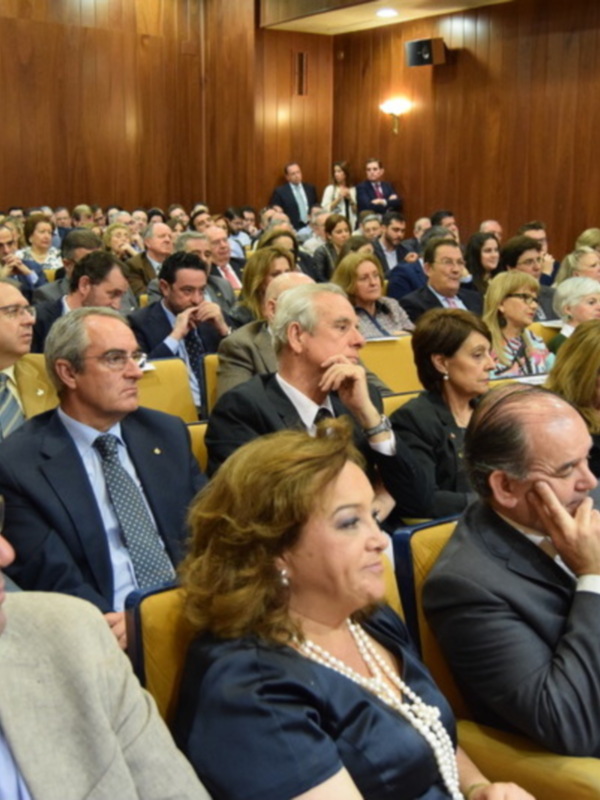 Tres imágenes de Sevilla en el cartel de las Glorias 2016