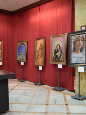 Exposición de carteles pintados ?De las Glorias a la Patrona de Sevilla? en el Círculo Mercantil de Sevilla.