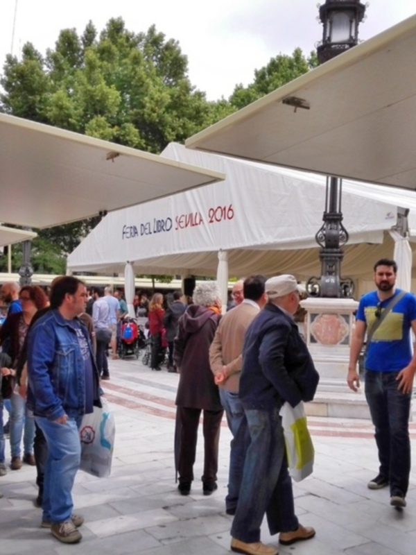LA FERIA DEL LIBRO SE DESPIDE CON MÚSICA, ACTIVIDADES INFANTILES, EL HOMENAJE A ROSARIO VALPUESTA Y UN RECITAL POR LOS 10 AÑOS DE CANGREJO PISTOLERO EDICIONES