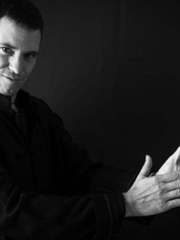 El cantautor Cifu presenta en Sevilla 'La otra acera de la luna', su último trabajo discográfico 