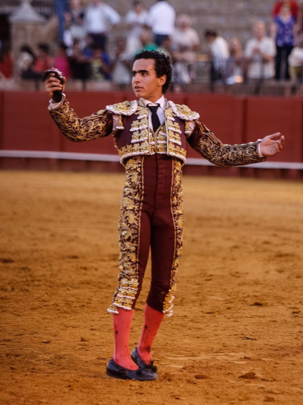 Joaquín Galdós corta dos orejas en tres novillos   