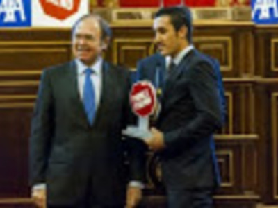 Premian a un guardia civil por su labor por la seguridad infantil en el coche