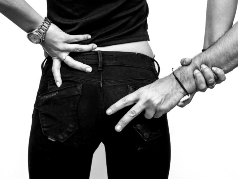 LA EMPRESA DE MODA VALENZUELA COLABORA CON “PULSERAS ROSAS” EN SU PRIMER DÍA DE APERTURA 