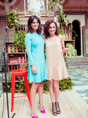 "REFRESCA TU CIUDAD"reune a Solán de Cabras y a la actriz Toni Acosta en Sevilla