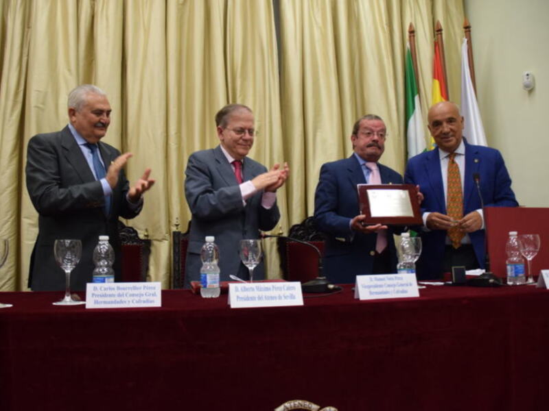 El Vicepresidente del Consejo General de Hermandades de Sevilla Manuel Nieto Pérez  homenajeado por la Asociación Amigo de Perejil