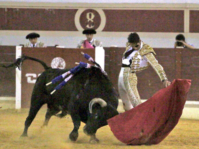 Padilla Indulta a Petrolero en el X aniversario de Lucena