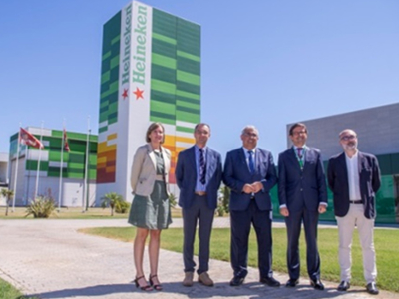 El Consejero de Economía, Antonio Ramírez de Arellano, visita la fábrica de HEINEKEN en Sevilla.
