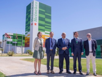 El Consejero de Economía, Antonio Ramírez de Arellano, visita la fábrica de HEINEKEN en Sevilla.