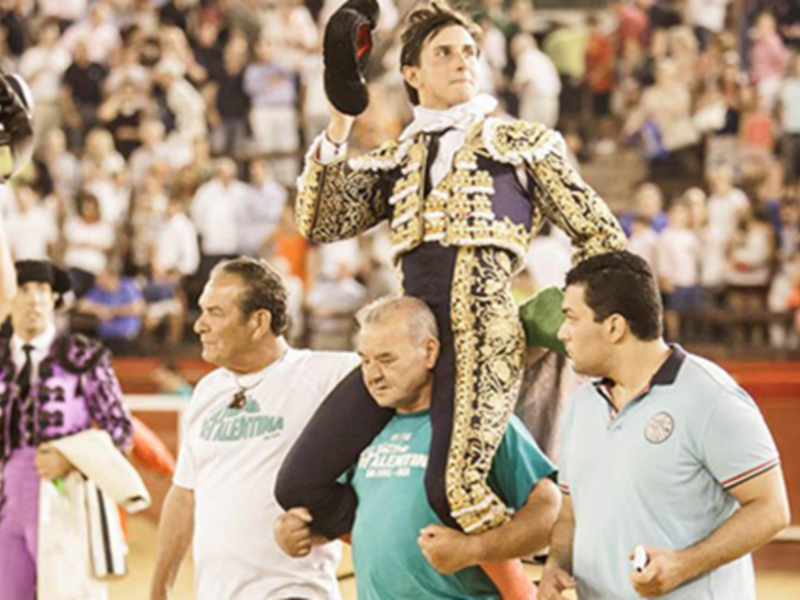 Roca Rey vuelve a conquistar Valencia.